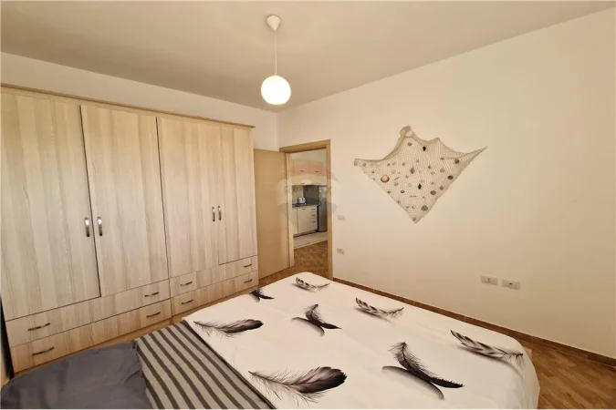 Apartament 1+1 me qera perballe Univers,Vlore!