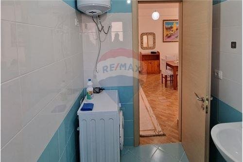 Apartament 1+1 me qera perballe Univers,Vlore!