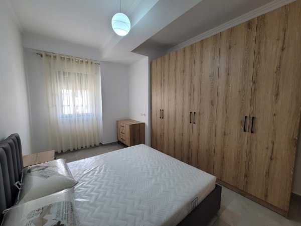 Jepet me qera Apartamenti 1+1 500 euro , Astir prane Ozone.