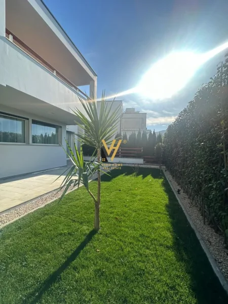 SHITET VILE DY KATESHE EDHE TRUALL TE KOMPLEKSI LONG HILL 640.000 EURO