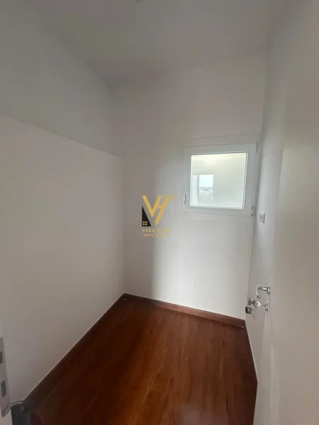 SHITET VILE DY KATESHE EDHE TRUALL TE KOMPLEKSI LONG HILL 640.000 EURO