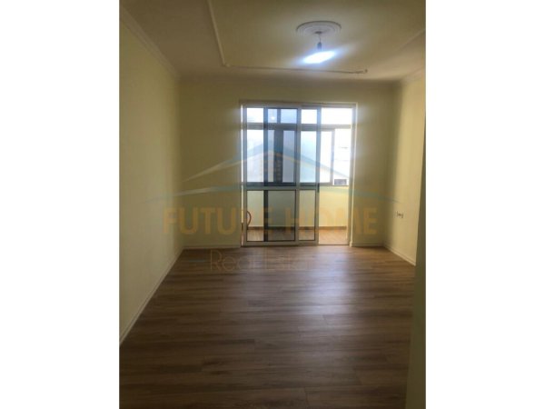 Shitet , Apartament 1+1 , Rruga e Dibres , Tirane