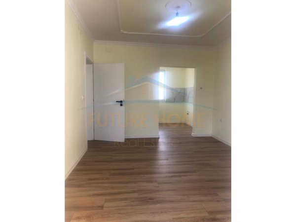 Shitet , Apartament 1+1 , Rruga e Dibres , Tirane