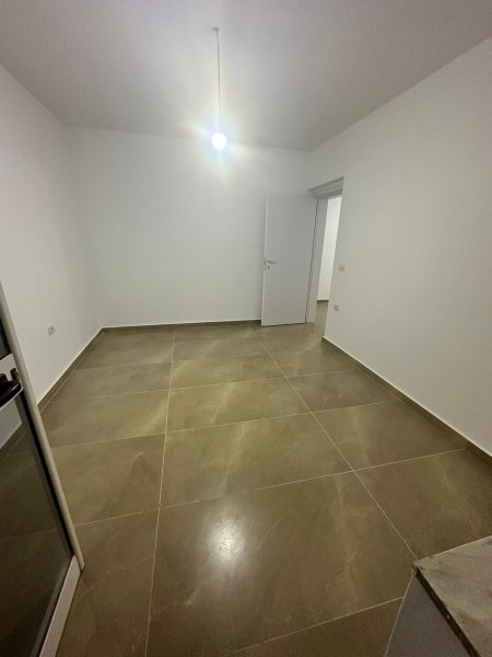 Apartament 2+1 Per Shitje, Shkolla E Bashkuar- 105.000 €