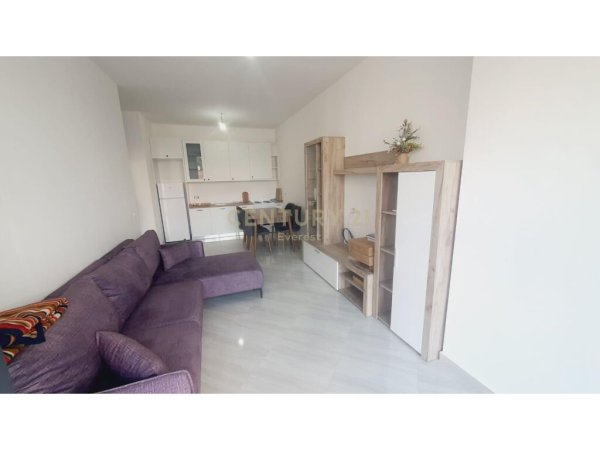 SHKOLLA E KUQE, JEPET ME QIRA APARTAMENT 1+1!!