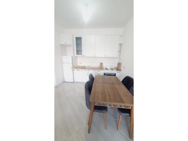 SHKOLLA E KUQE, JEPET ME QIRA APARTAMENT 1+1!!