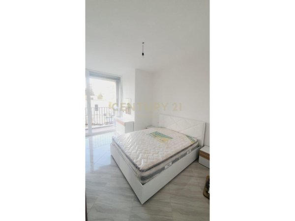 SHKOLLA E KUQE, JEPET ME QIRA APARTAMENT 1+1!!