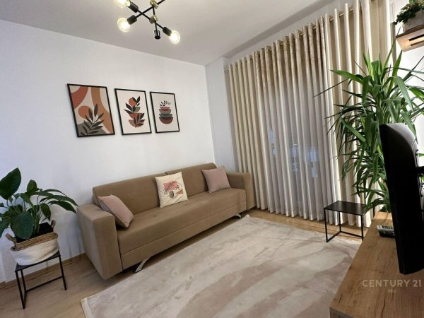 21 DHJETORI, JEPET ME QIRA APARTAMENT 1+1 TE KOMPLEKSI MAGNET!! 600 euro