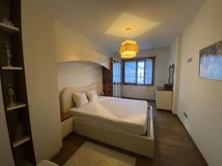 Tirane, shitet apartament 2+1 Kati 8, 88 m² 135.000 Euro (UNAZA E RE)