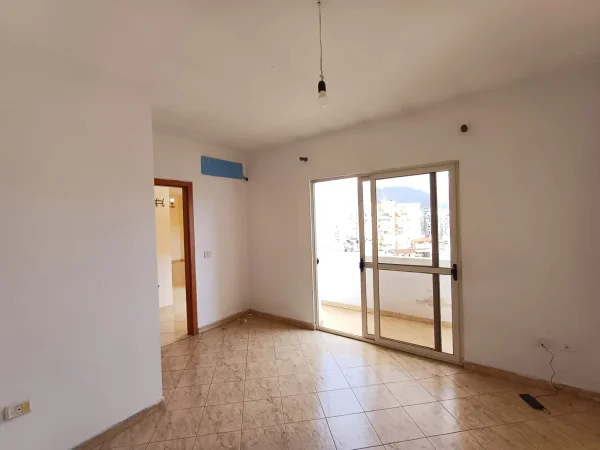 Shitet Apartament 2+1 tek Rr. e Barrikadave