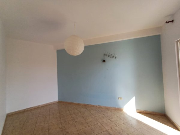 Shitet Apartament 2+1 tek Rr. e Barrikadave