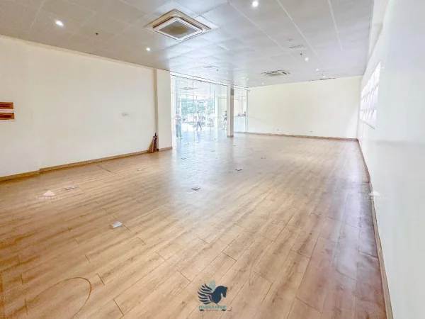 Jepet Me Qera Dyqan Tek Kristal Center [ID PD026]