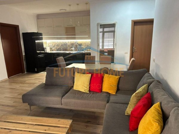 Shitet , Apartament 2+1+2 , Fresk  , Tirane