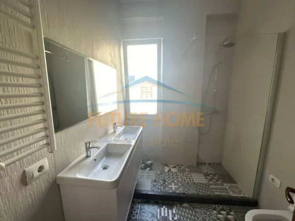 Shitet , Apartament 2+1+2 , Fresk  , Tirane