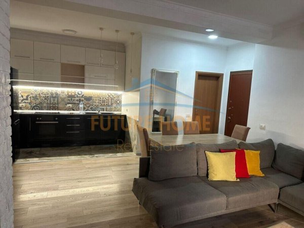 Shitet , Apartament 2+1+2 , Fresk  , Tirane