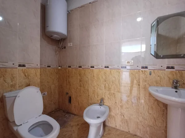 SHITET APARTAMENT 2+1 178000 EURO RRUGA E BARRIKADAVE