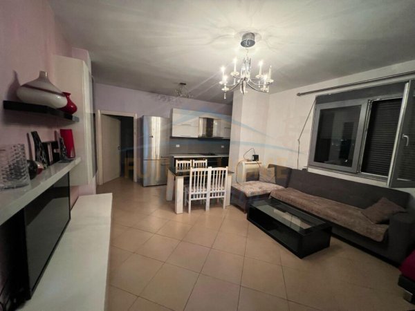 Qera, Apartament 2+1+2, Stacioni i Trenit, Tiranë. 550 EURO