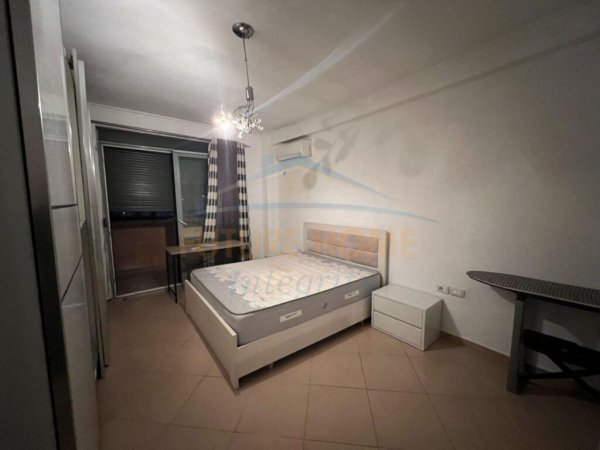 Qera, Apartament 2+1+2, Stacioni i Trenit, Tiranë. 550 EURO