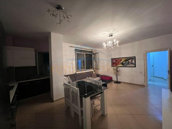 Qera, Apartament 2+1+2, Stacioni i Trenit, Tiranë. 550 EURO