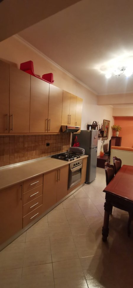 Apartament me Qera 2+1