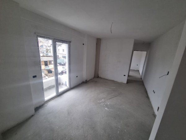 📢Shitet Apartament 1+1 Prane Xhamise ne Selite🔑