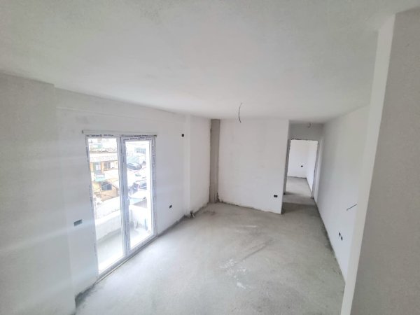 📢Shitet Apartament 1+1 Prane Xhamise ne Selite🔑