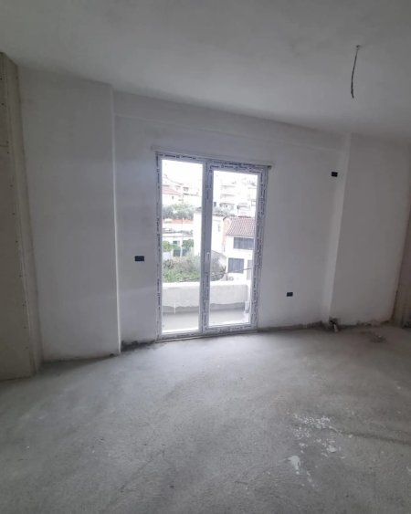 📢Shitet Apartament 1+1 Prane Xhamise ne Selite🔑