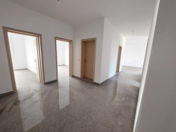 Durres, shitet apartament 3+1+BLK Kati 7, 206 m² 143.000 Euro (PLAZH, PRANE MAJESTIC, DURRES)
