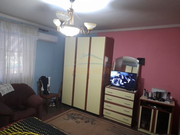 Shitet, Apartament 2+1,Rruga Bardhyl, Tiranë. (AREA35472)