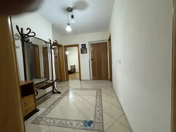Jepet Me Qera Apartament 3+1 Tek Rruga Bardhyl [ID PE031]