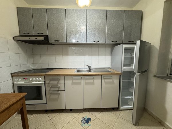 Jepet Me Qera Apartament 3+1 Tek Rruga Bardhyl [ID PE031]