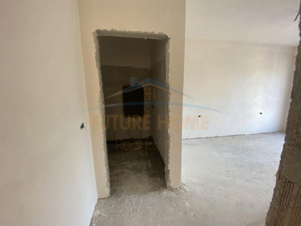 Shitet, Apartament 2+1+2, Laprakë, Tiranë.UNA37887