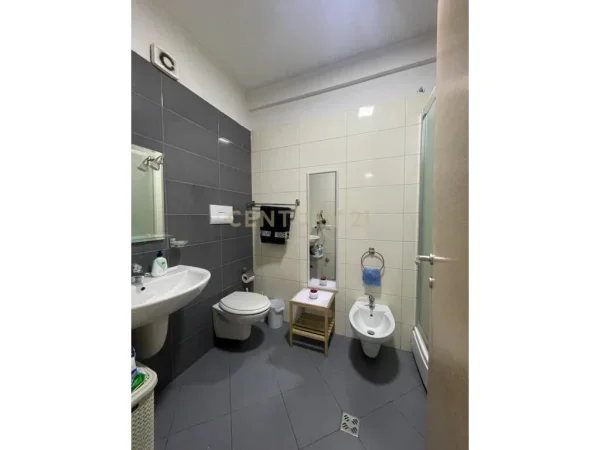 OXHAKU, JEPET ME QIRA APARTAMENT 1+1+2 POSTE PARKIMI!