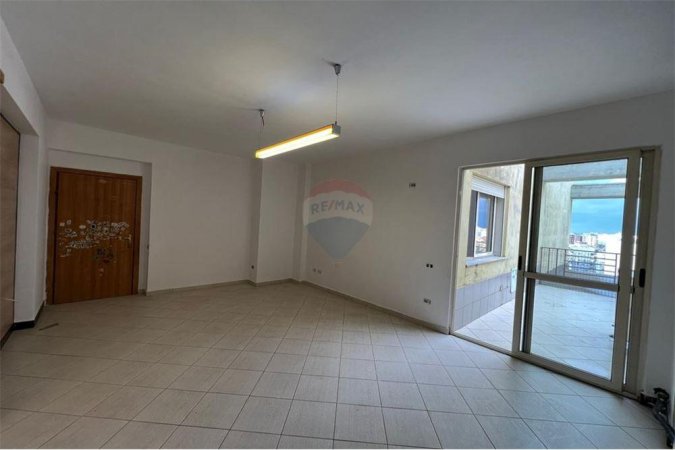 Shitet apartament 2+1 te rr. Kavajes!