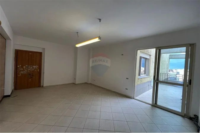Shitet apartament 2+1 te rr. Kavajes!