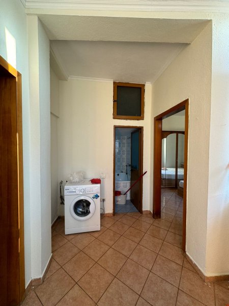 Jepet me qera apartamenti 1+1 350 mije leke , prane Viles Gold (rr. Ibrahim Buzhiqi).