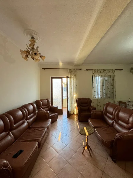 Jepet me qera apartamenti 1+1 350 mije leke , prane Viles Gold (rr. Ibrahim Buzhiqi).