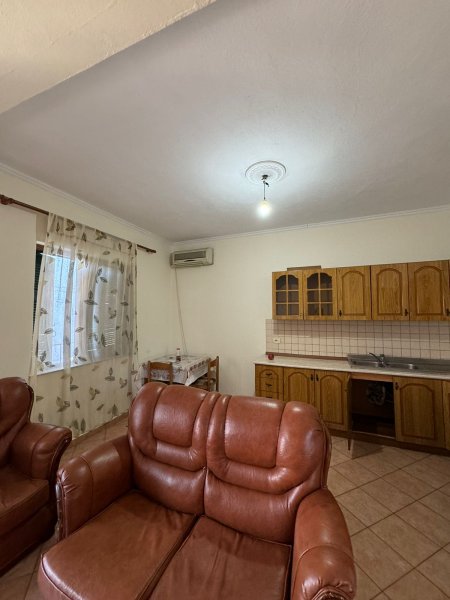 Jepet me qera apartamenti 1+1 350 mije leke , prane Viles Gold (rr. Ibrahim Buzhiqi).