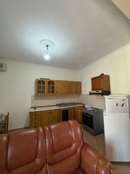 Jepet me qera apartamenti 1+1 350 mije leke , prane Viles Gold (rr. Ibrahim Buzhiqi).