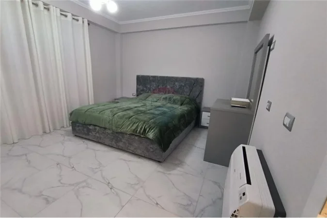 Jepet me Qira - Selite, Shqiperi