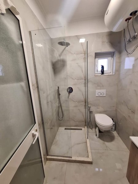 Shitet Apartament 1+1+2 tualete ne Rrugen e Durresit 184.200 euro