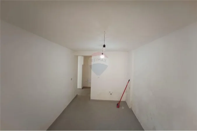 Jepet ambient biznesi me qera te Shallvaret, 1000 Euro