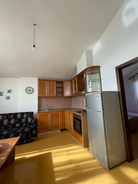 Apartament 1+1 me qera prane 21 Dhjetorit 370 euro