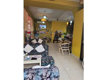 Shitet, Njesi, Rruga Çerçiz Topulli, prane Rruges se Barrikadave, Tirane.  AREA37982