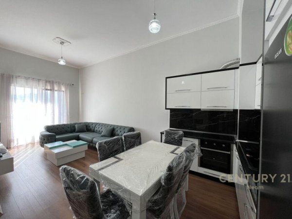 JEPET ME QERA APARTAMENT 2+1 PRANE PALLATIT ME SHIGJETA