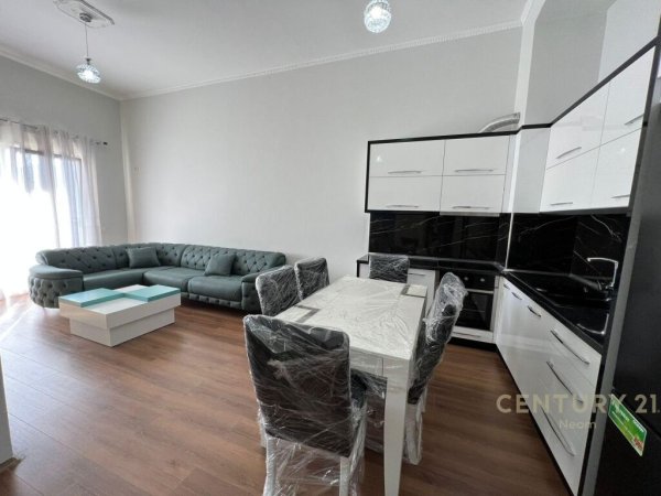 JEPET ME QERA APARTAMENT 2+1 PRANE PALLATIT ME SHIGJETA