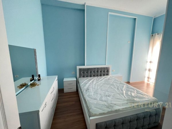 JEPET ME QERA APARTAMENT 2+1 PRANE PALLATIT ME SHIGJETA