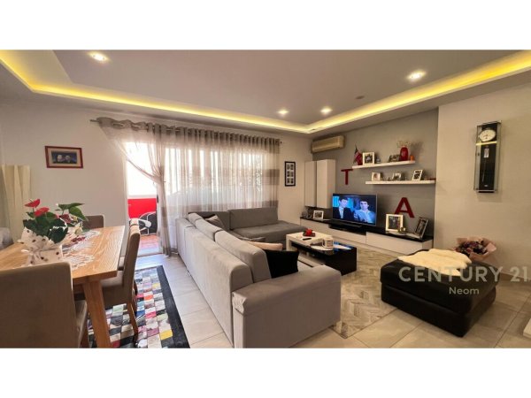 SHITET APARTAMENT 2+1+2 TE KOMUNA E PARISIT