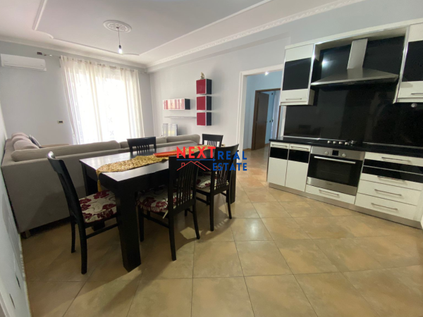 JEPET ME QERA AFATGJATE APARTAMENT 2+1 NE BULEVARDIN VLORE-SKELE