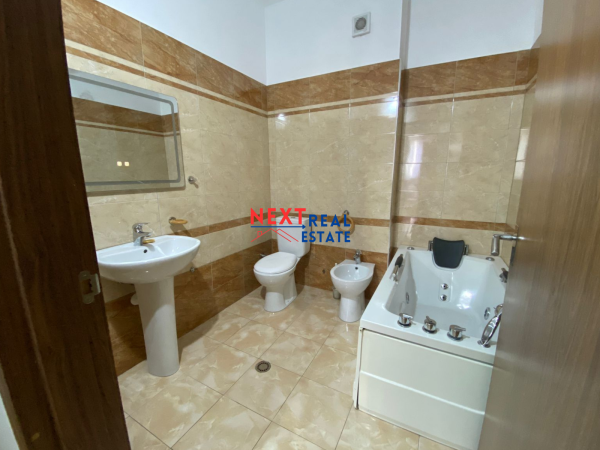 JEPET ME QERA AFATGJATE APARTAMENT 2+1 NE BULEVARDIN VLORE-SKELE